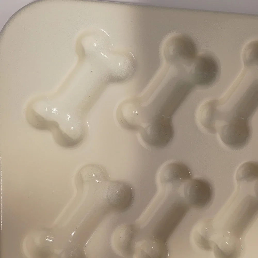 Nordic Ware Bakeware Puppy Love Treat Pan Dog Cookie Baking Pan Non Stick Mold